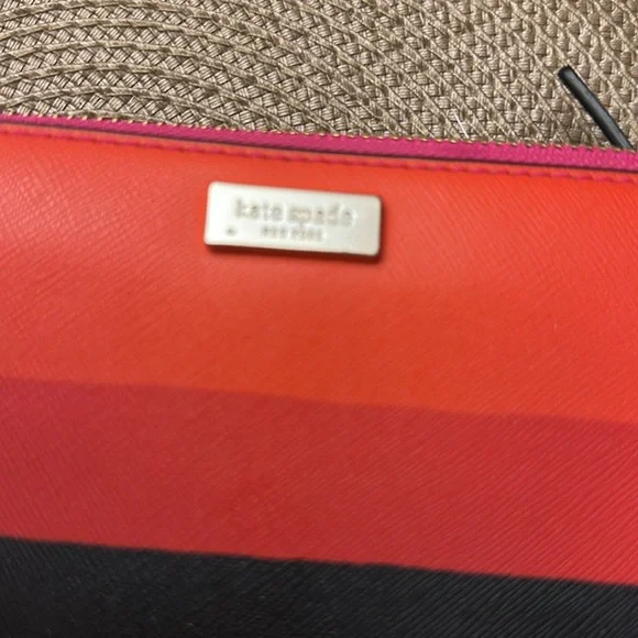 Kate Spade Wallet zip around lots pockets never used - Picture 2 of 8